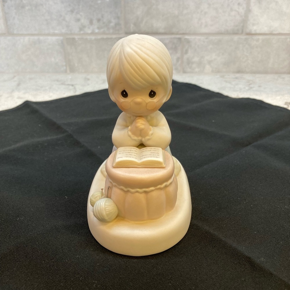Precious Moments “Grandma’s Prayer”. 1987 Cedar Tree marking.